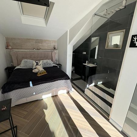Luxury Apartment Martinis With Pool スプリト エクステリア 写真
