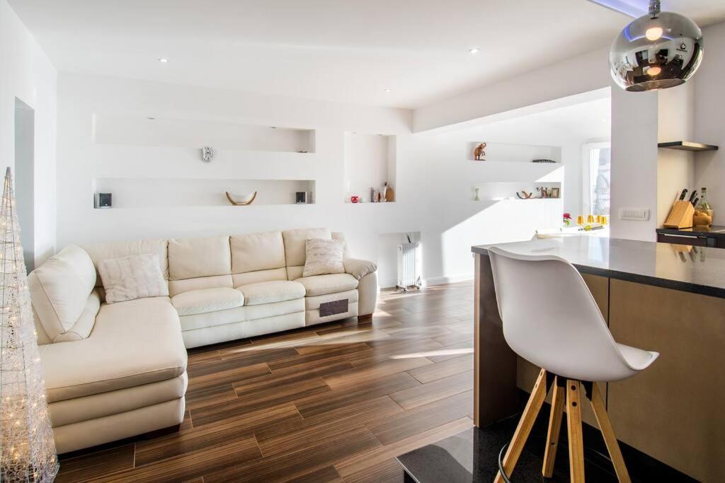Luxury Apartment Martinis With Pool スプリト エクステリア 写真