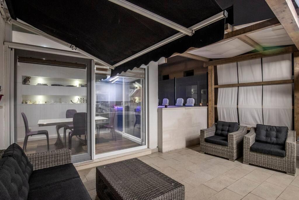 Luxury Apartment Martinis With Pool スプリト エクステリア 写真