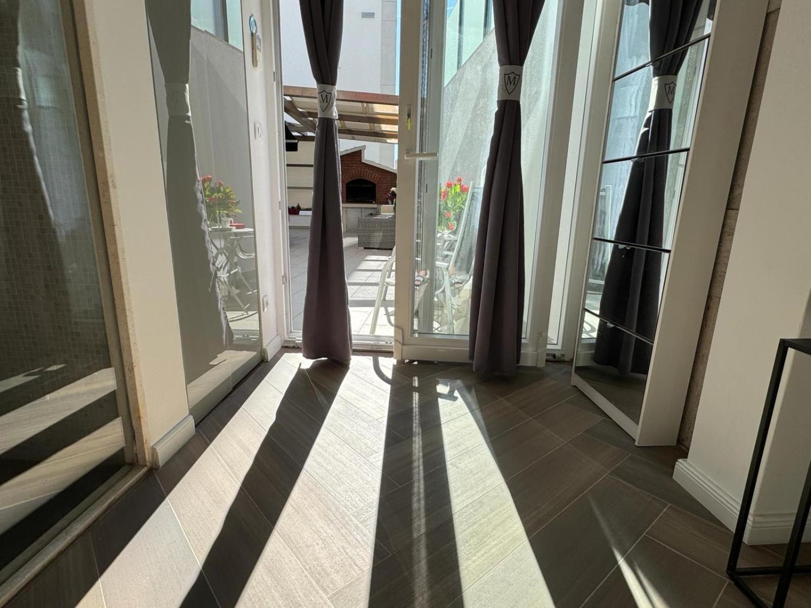 Luxury Apartment Martinis With Pool スプリト エクステリア 写真